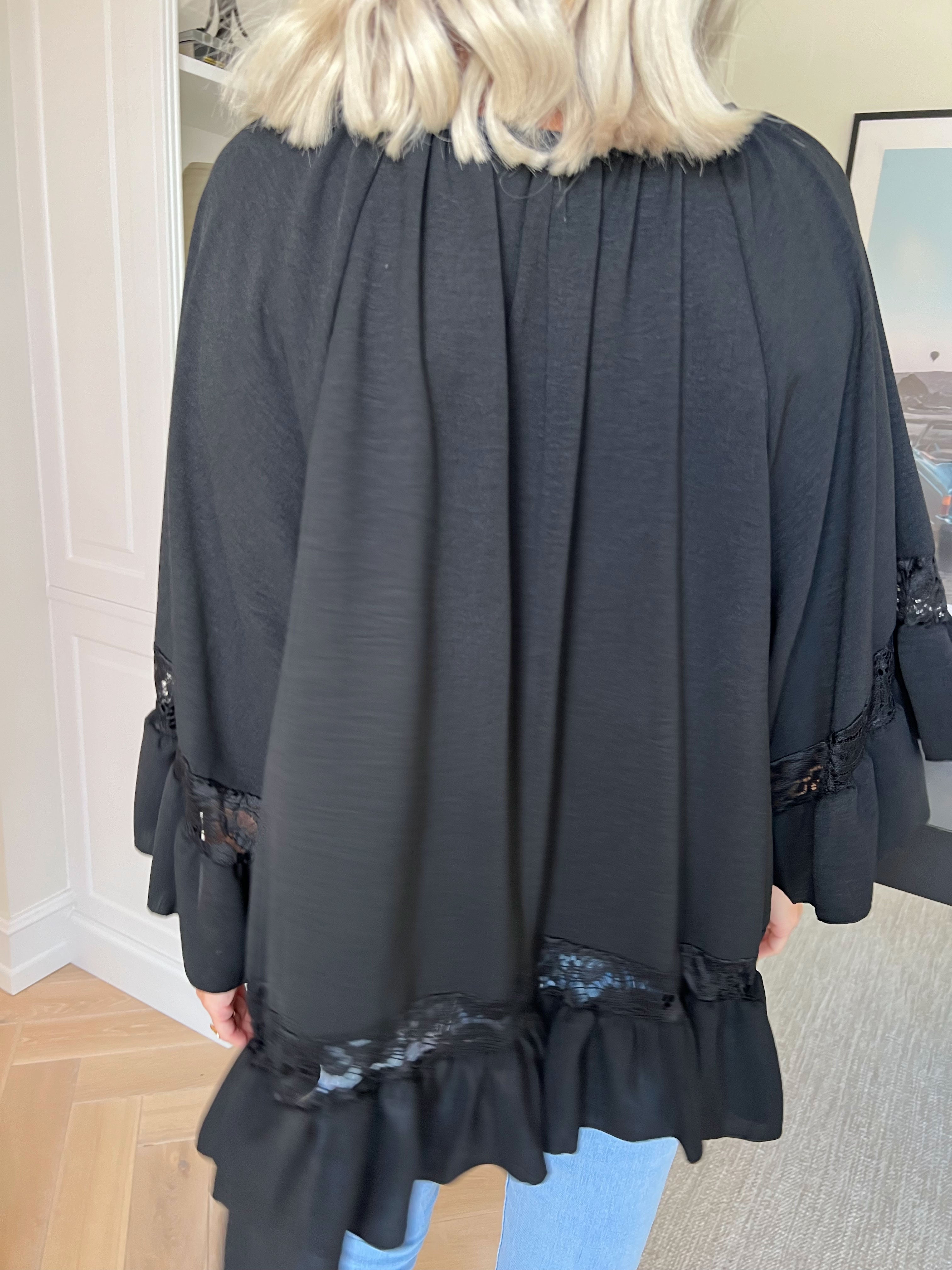 Pepita - Tunika i løs pasform med blonde- og flæsedetaljer